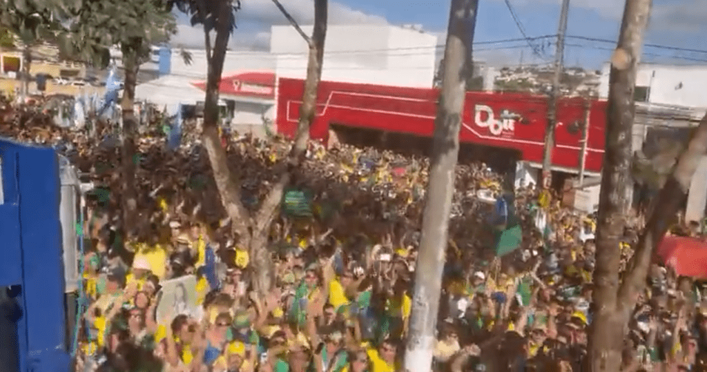 Na “terra de Lula”, Malafaia exibe o povo criticando o petista