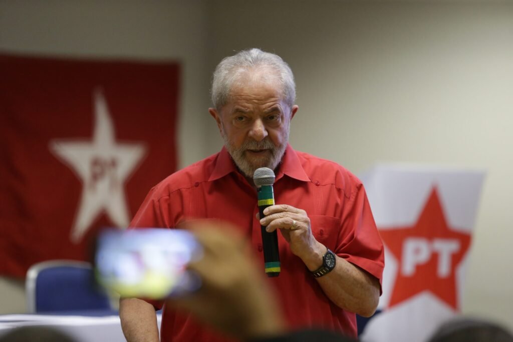 Por alianças, Lula suspende apresentação de proposta final de governo