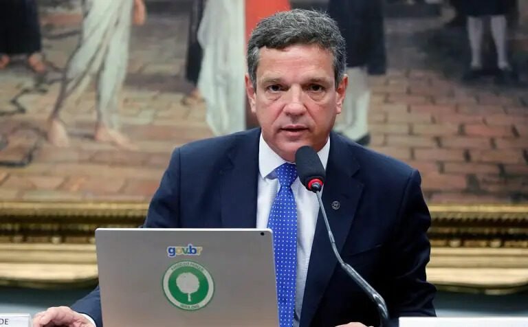 Presidente da Petrobras revela câncer e fará quimioterapia