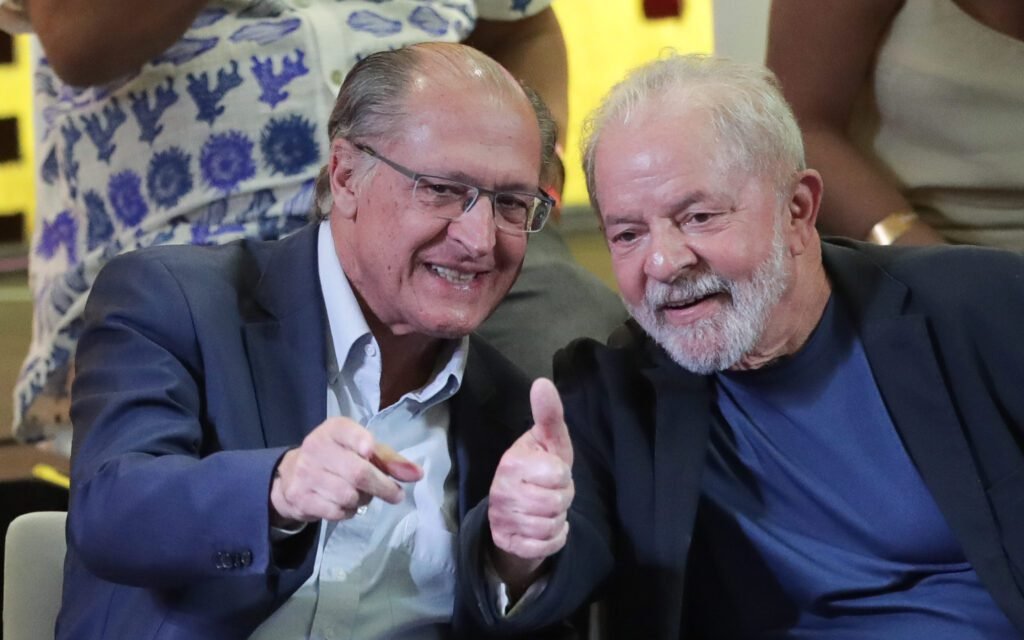 TSE aprova candidaturas de Lula e Geraldo Alckmin à Presidência