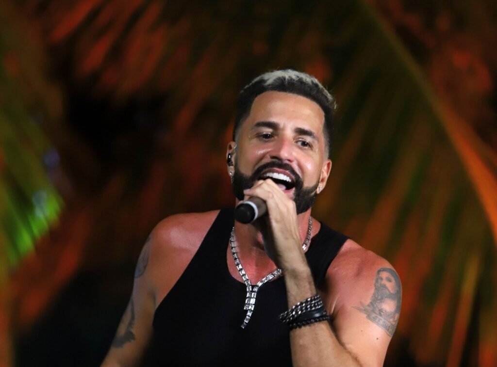 TSE determina que cantor Latino apague publicação contra Lula