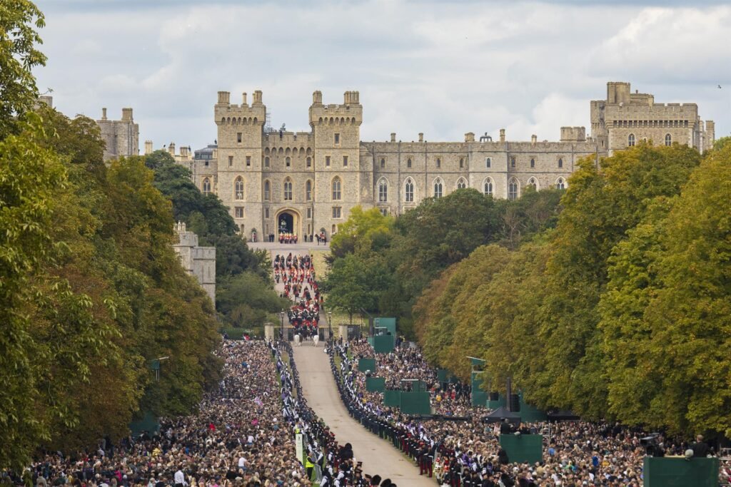 Velório de Elizabeth II teve mais de 250 mil pessoas presentes