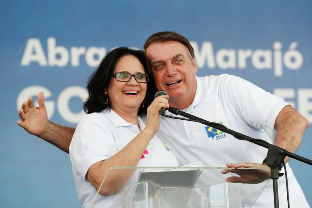 Damares e Zambelli criam grupo de mulheres pró-Bolsonaro