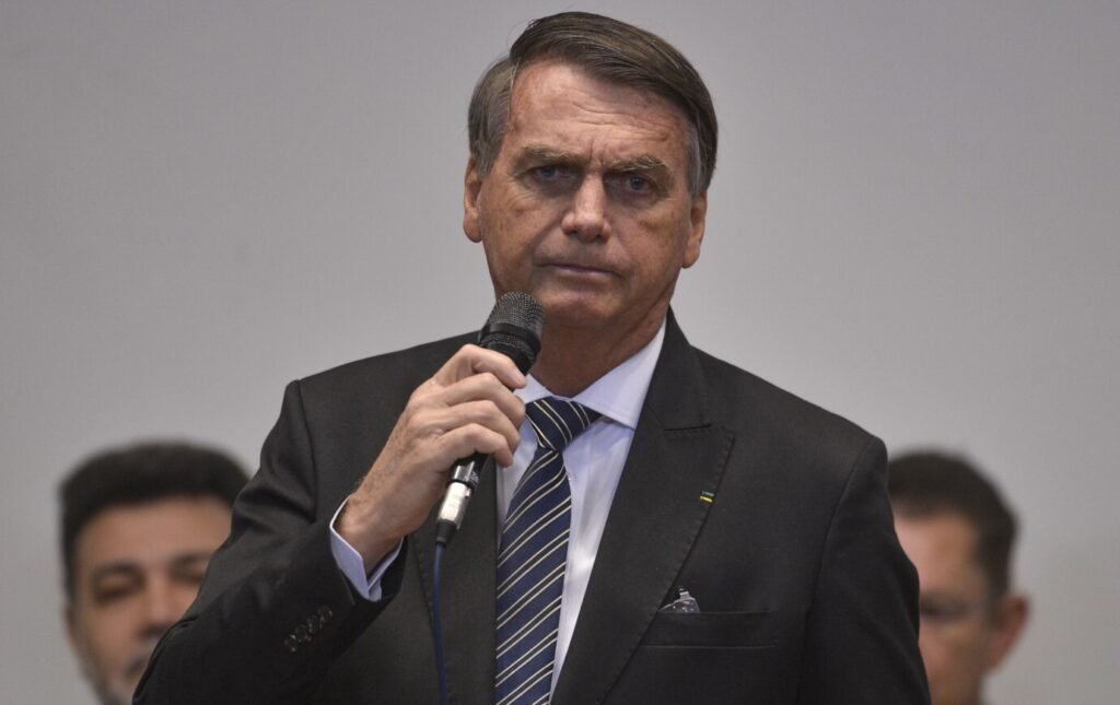 Bolsonaro aciona TSE e quer R$ 1,6 milhão de Lula e Gleisi