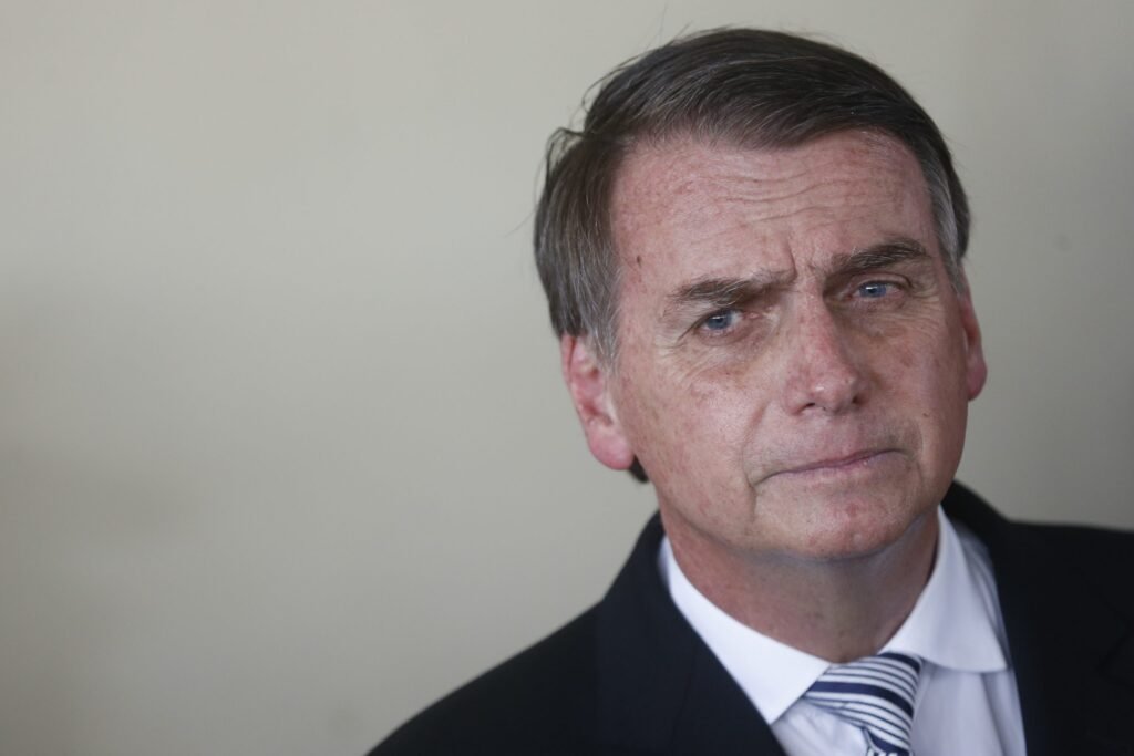Bolsonaro convoca ministros e comandantes das Forças Armadas para reunião