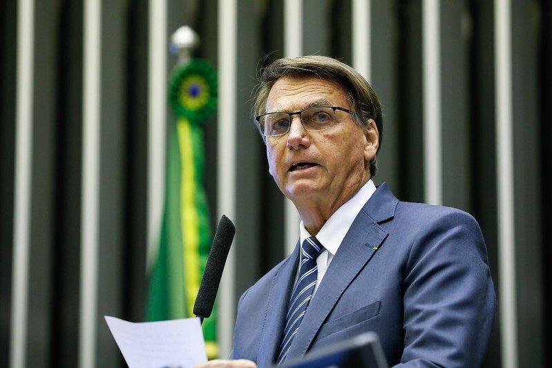 Bolsonaro explica à imprensa o bloqueio de recursos no MEC