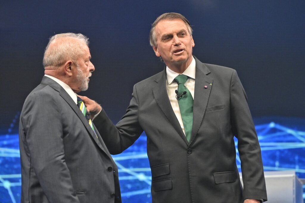 Bolsonaro fechou o debate da Band com mais menções positivas que Lula, aponta levantamento