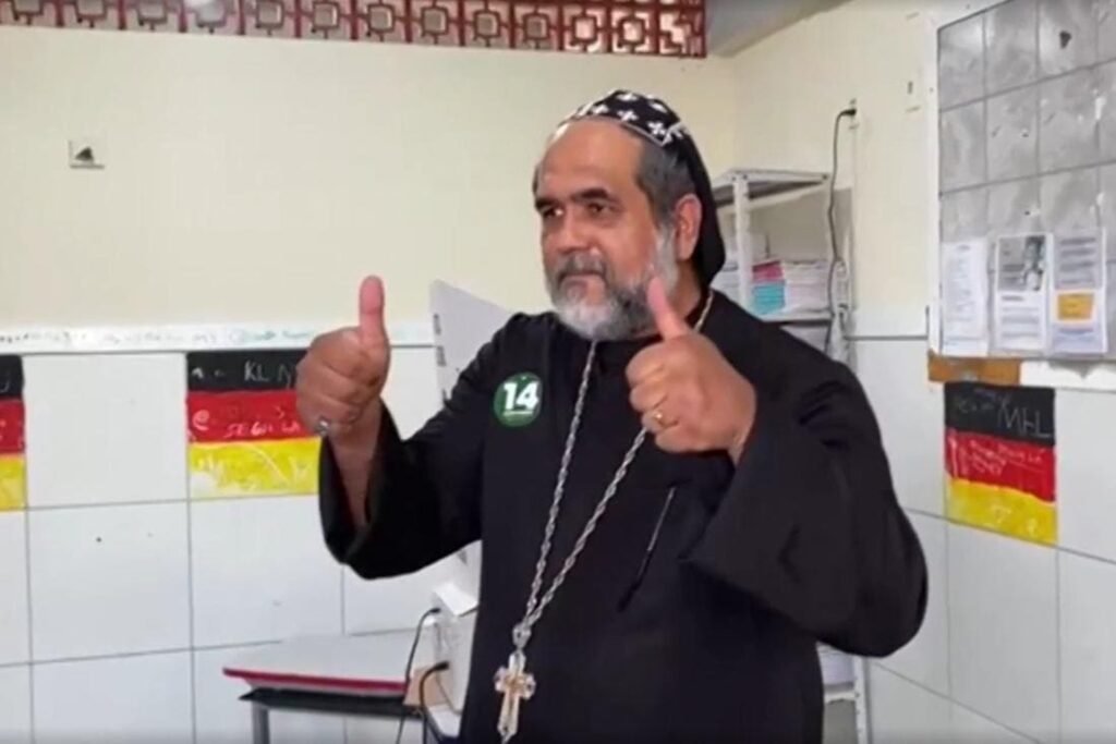 Candidato à Presidência, Padre Kelmon vota em Salvador
