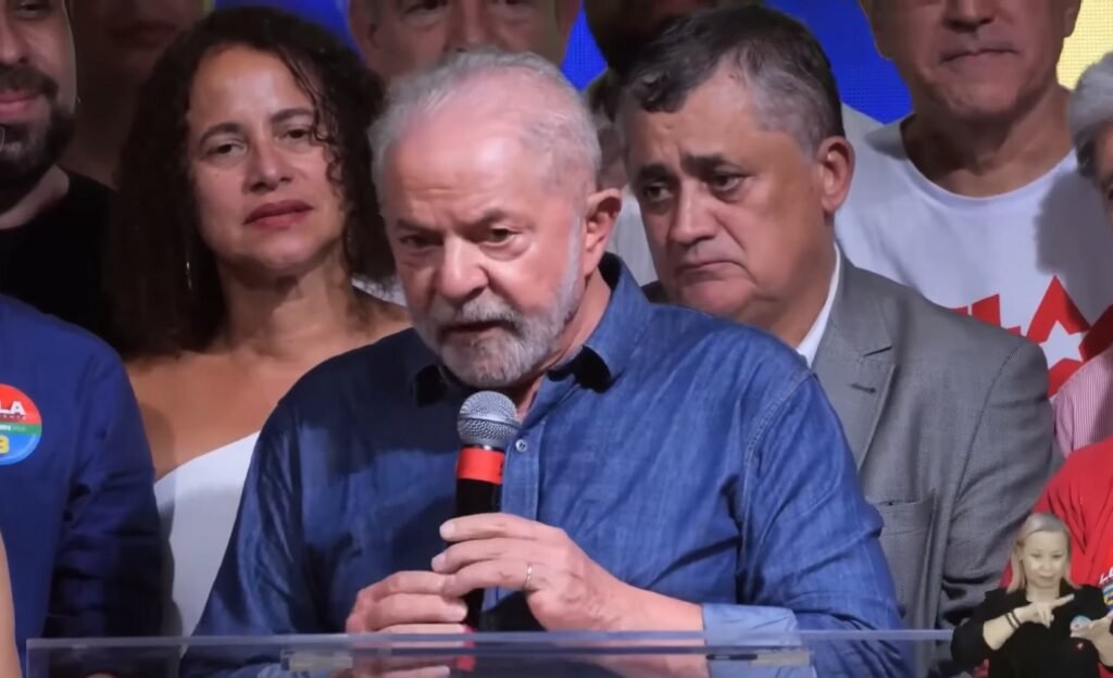 Deputado do caso dos “dólares na cueca” aparece com Lula