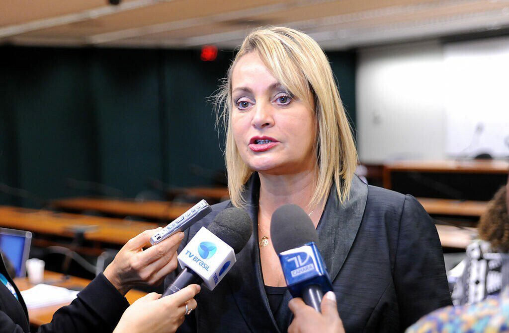 Ex-relatora da CPI da Exploração Sexual Infantil parabeniza Damares e desafia Xuxa