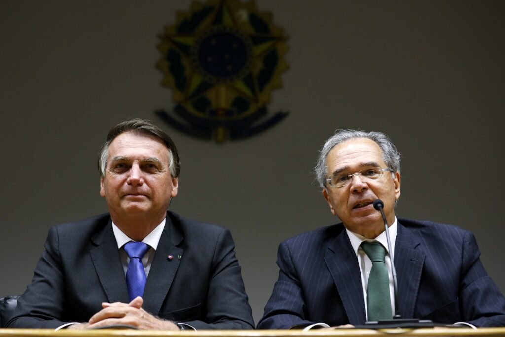 Jair Bolsonaro pretende manter Guedes e os demais ministros