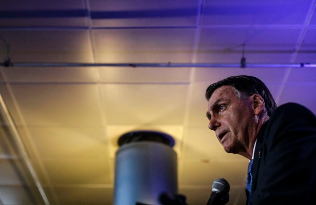 Jair Bolsonaro promete salário mínimo de R$ 1.400 em 2023