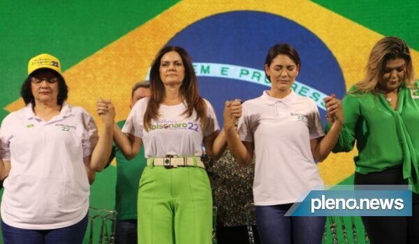 Michelle Bolsonaro e Damares reúnem 3 mil pessoas no Piauí