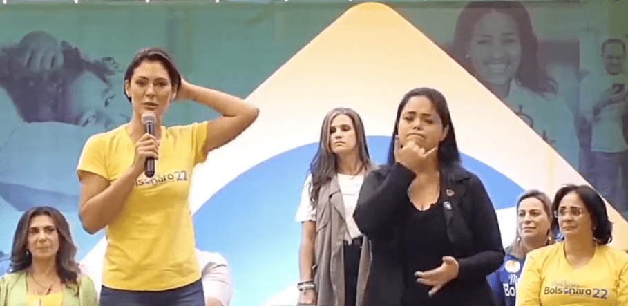 Michelle Bolsonaro se emociona ao falar sobre ataque a Laura