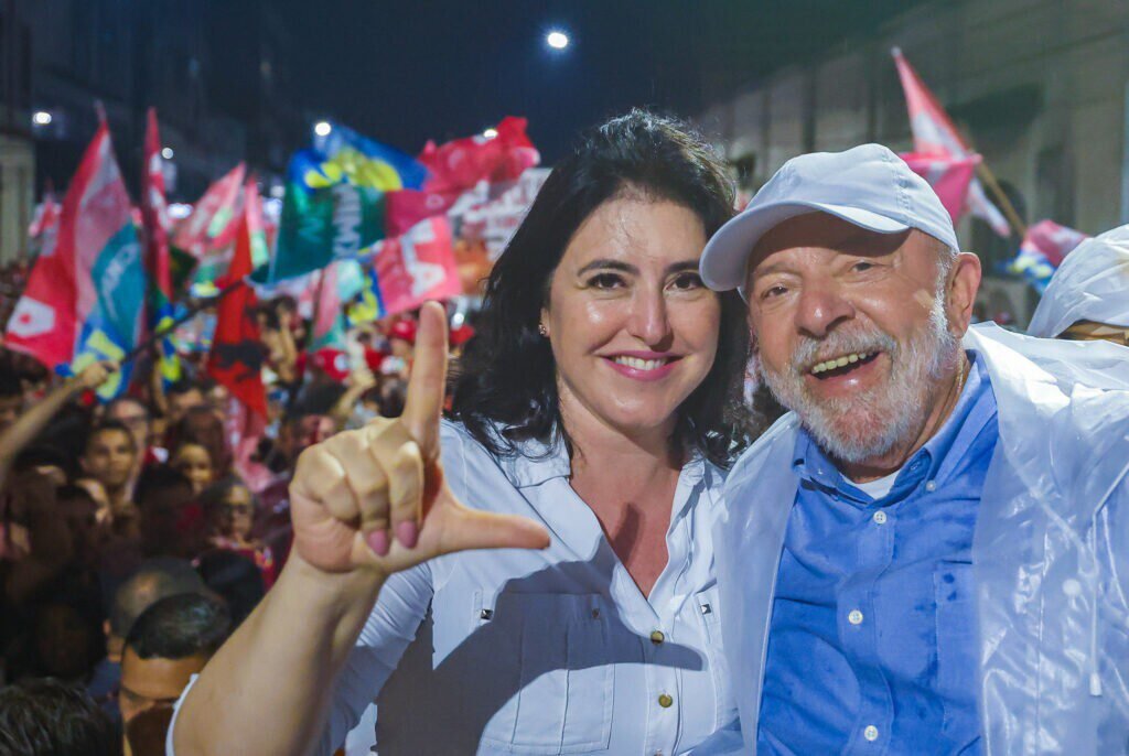 Moradores jogam ovos em Tebet durante ato pró-Lula em Niterói