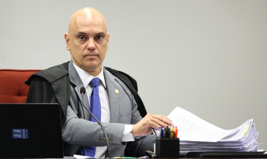 Moraes manda apagar fake news do PT contra Bolsonaro sobre venezuelanas