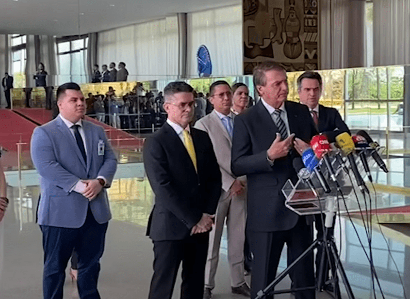 Prefeitos de Manaus e Sorocaba anunciam apoio a Bolsonaro