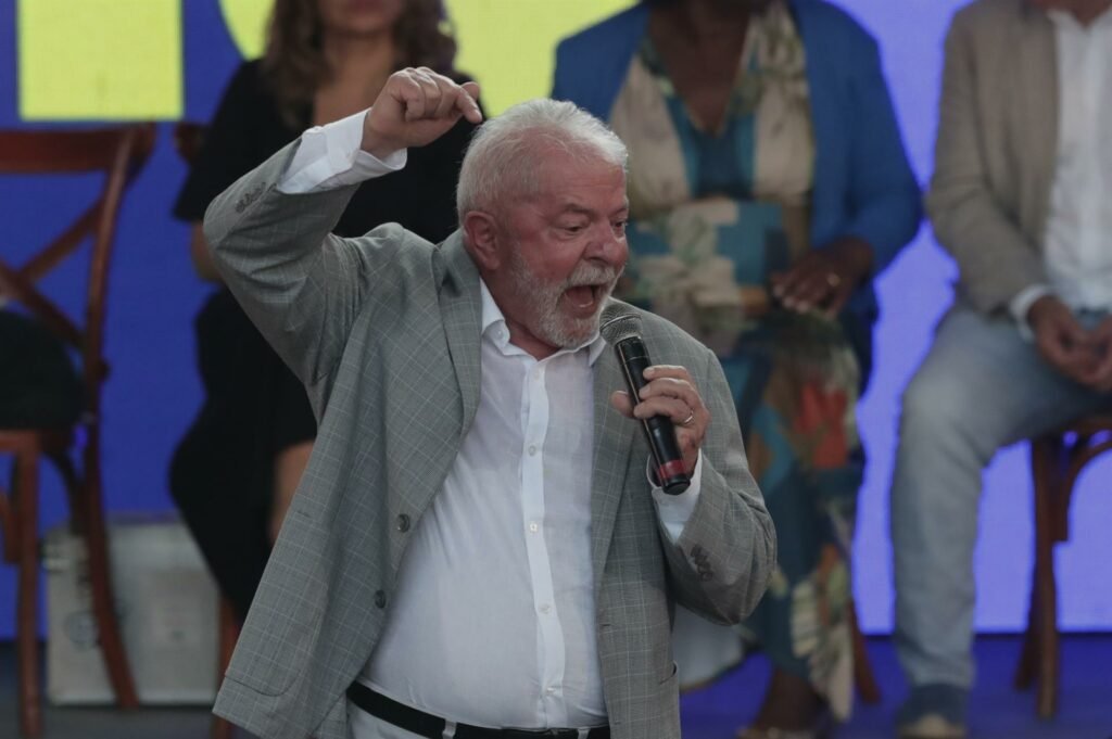 Secretário no RJ estaria coagindo servidores a votar em Lula