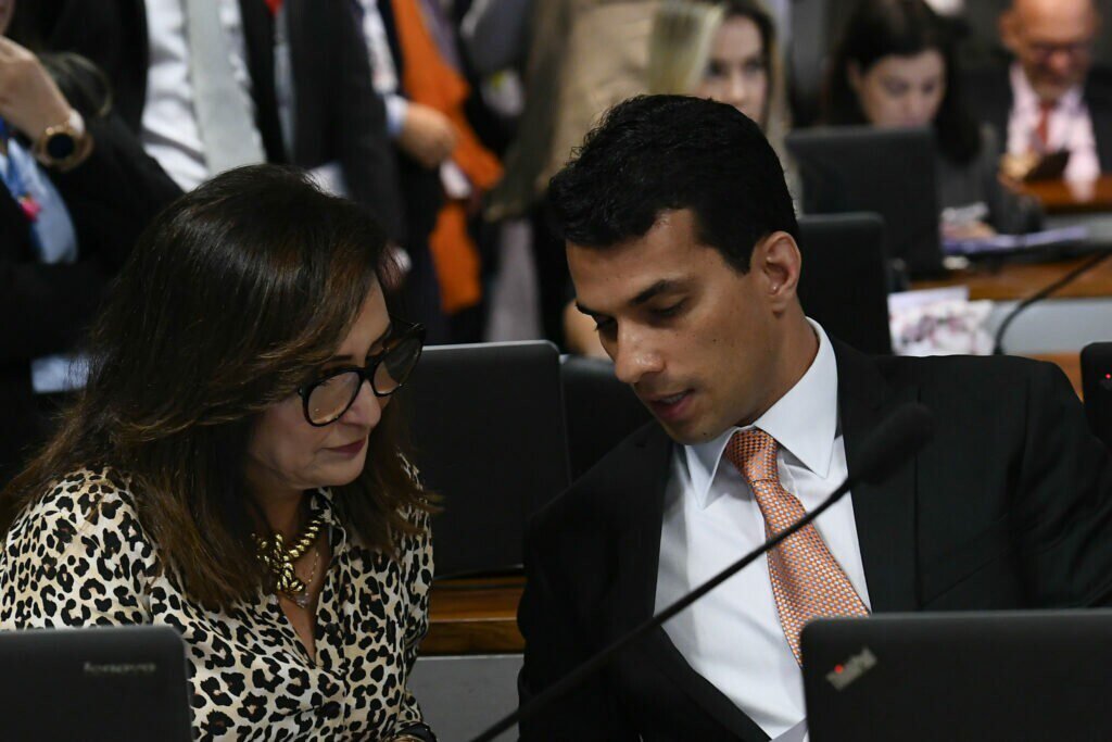 Senador filho de Kátia Abreu sofre grave acidente de carro