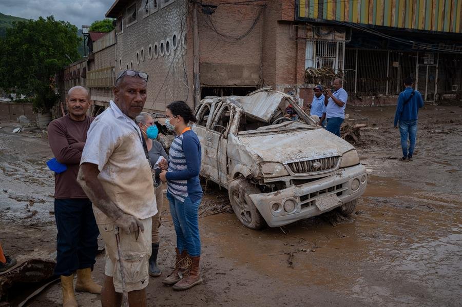 Sobe o número de mortes por deslizamento de terra na Venezuela