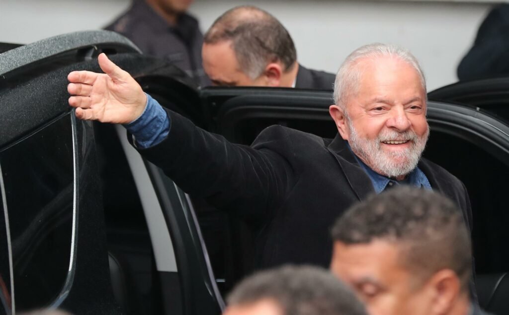 TSE proíbe Brasil Paralelo de vincular Lula a corrupção