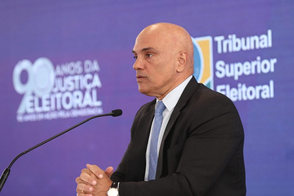 TSE removeu 334 postagens a pedido de Lula, e 10 a pedido de Bolsonaro