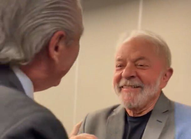 Um dia após eleição, Lula recebe presidente da Argentina em SP