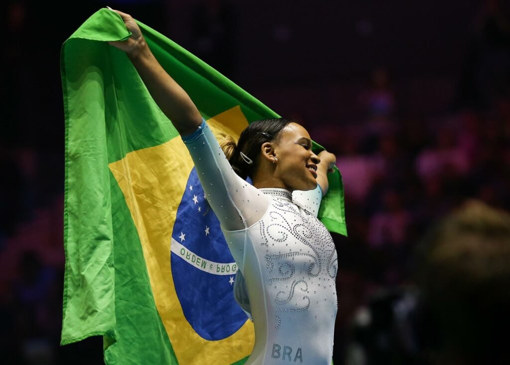 Rebeca Andrade conquista ouro inédito no Mundial