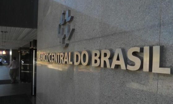 Dívida bruta do Brasil fica perto do nível antes da pandemia