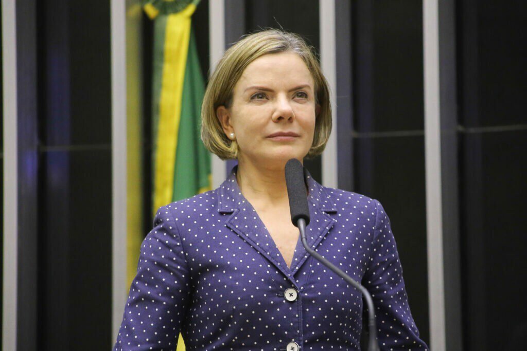 “Ação de Bolsonaro no TSE é chicana”, diz Gleisi Hoffmann