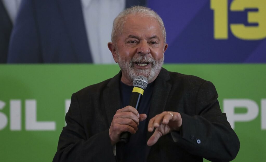 Além de inflamação, exame em Lula indicou manchas na laringe