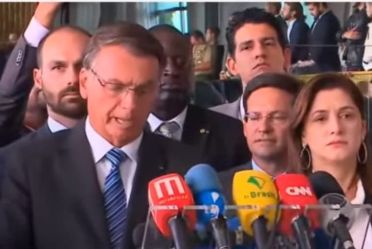 Bolsonaro critica manifestações parecidas com as da esquerda