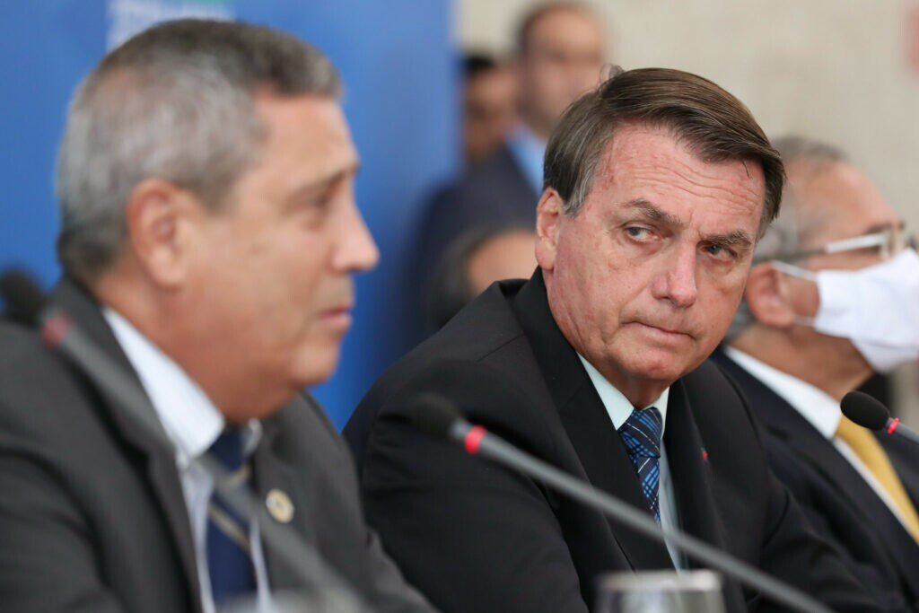 Bolsonaro recebe Braga Netto e militares das Forças Armadas