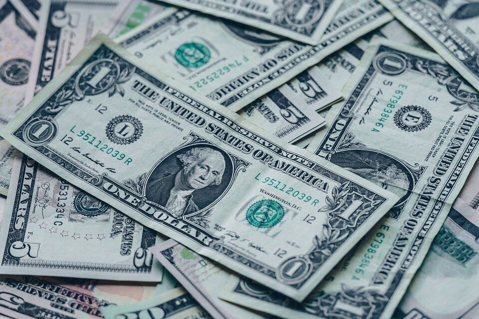 Dólar aumenta para R$ 5,53 com PEC que dá “licença para gastar”