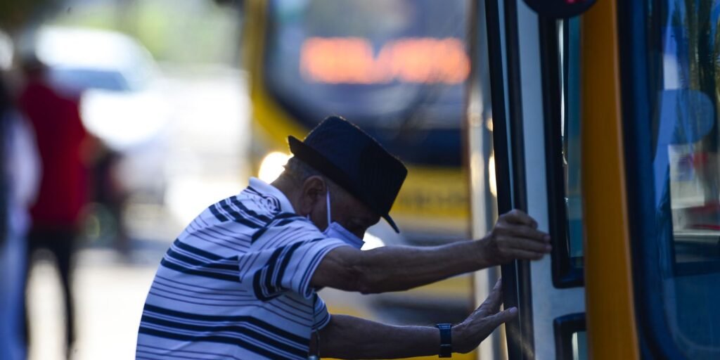 Gratuidade no transporte público é aprovada para idosos em São Paulo