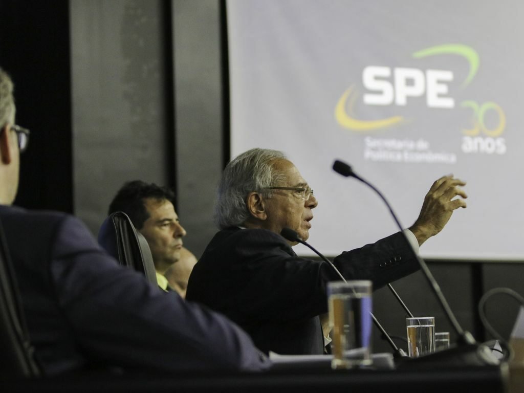 Guedes elogia Bolsonaro e critica Lula: “Transformado em santo”