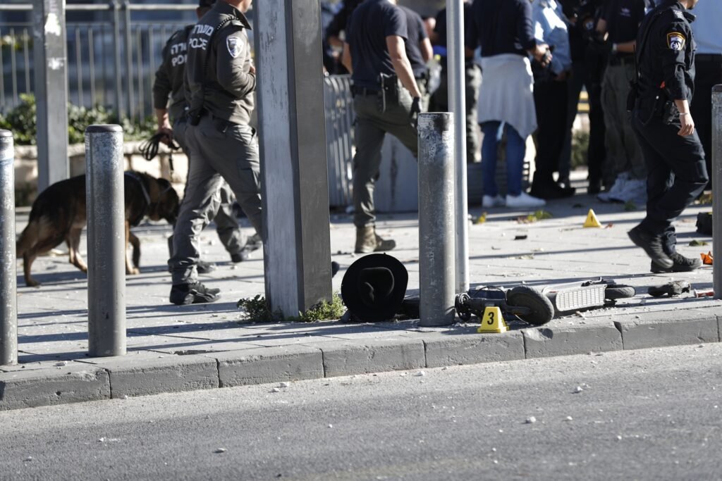 Jerusalém é alvo de ataques com bombas, e uma pessoa é morta