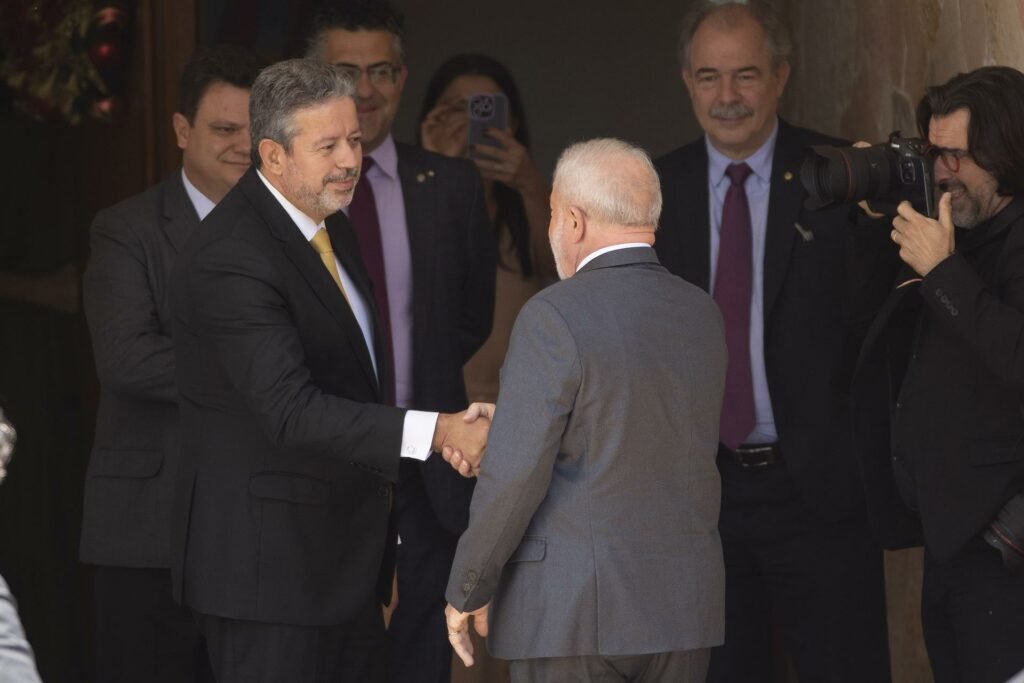 Lula vai à residência oficial da Câmara para reunião com Lira