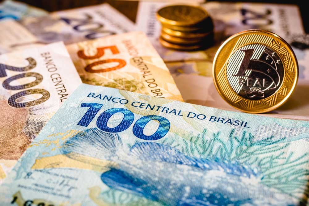 Mercado aumenta previsões para inflação e dólar em meio a incertezas com PEC do Estouro