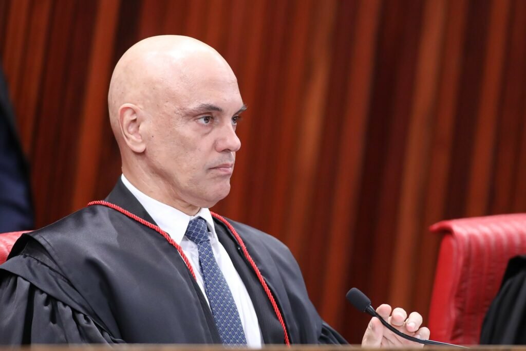 Moraes convoca reunião com PMs no TSE; Mourão reage e fala em ‘estado de exceção’