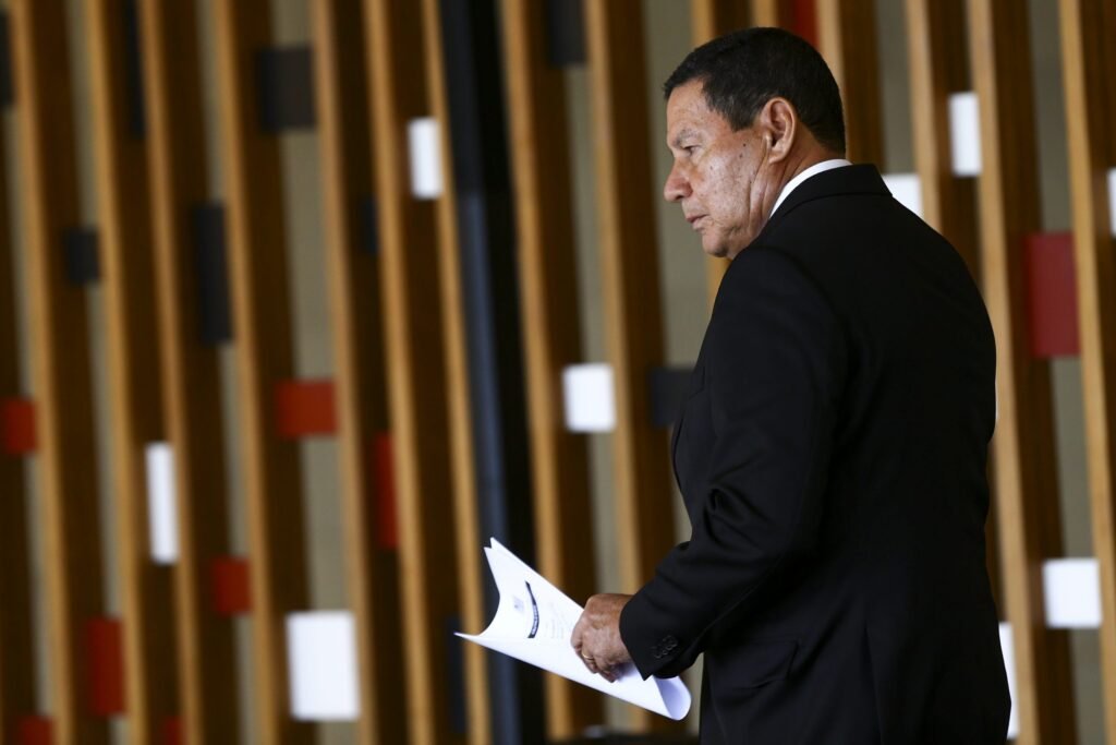 Mourão afirma que só falará sobre o resultado das eleições após Bolsonaro se pronunciar à nação
