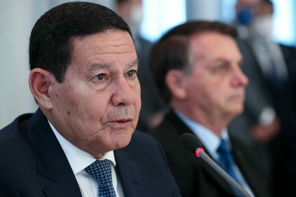 Mourão explica reclusão de Bolsonaro: ‘Uma ferida na perna’