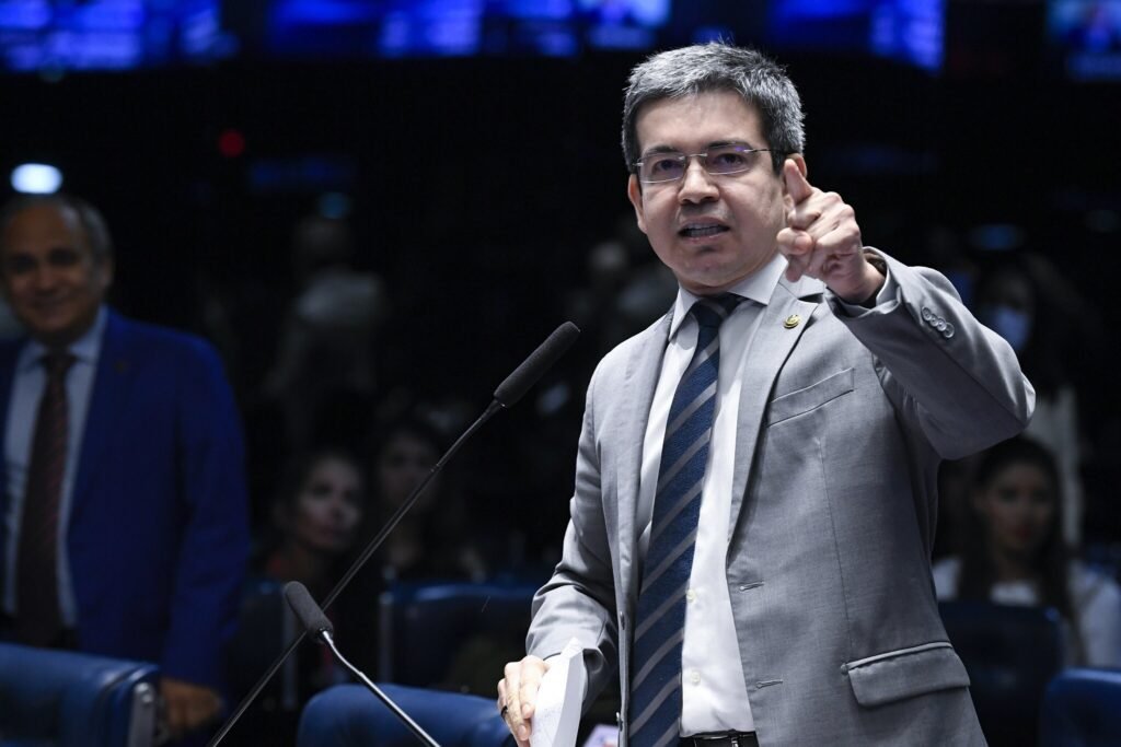 Randolfe pede afastamento de Augusto Nardes do TCU e convocação no Senado