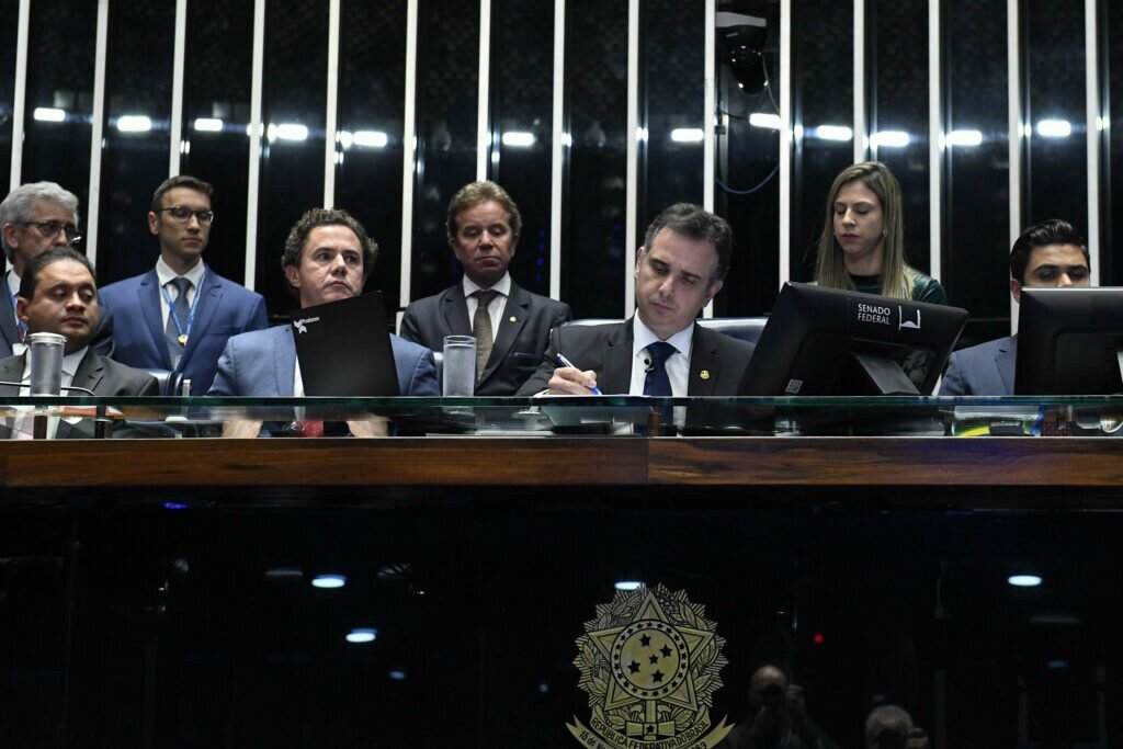 Após aprovação, PEC do Estouro é promulgada no Congresso Nacional
