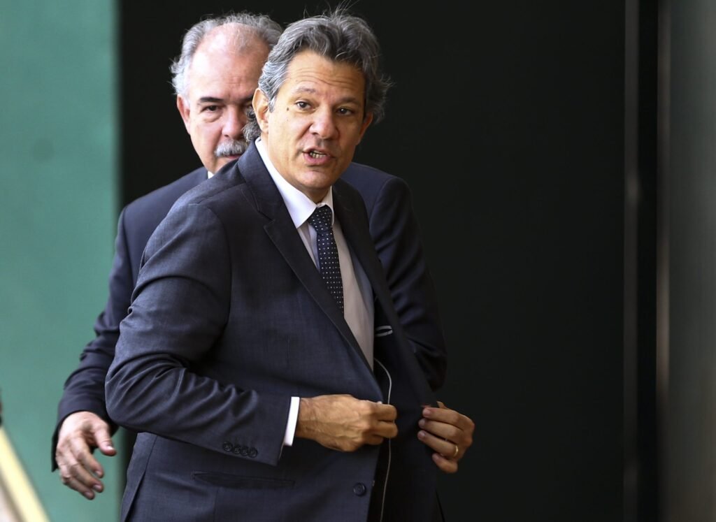 Às vésperas do jogo do Brasil na Copa, Lula confirma Haddad para comandar Ministério da Fazenda