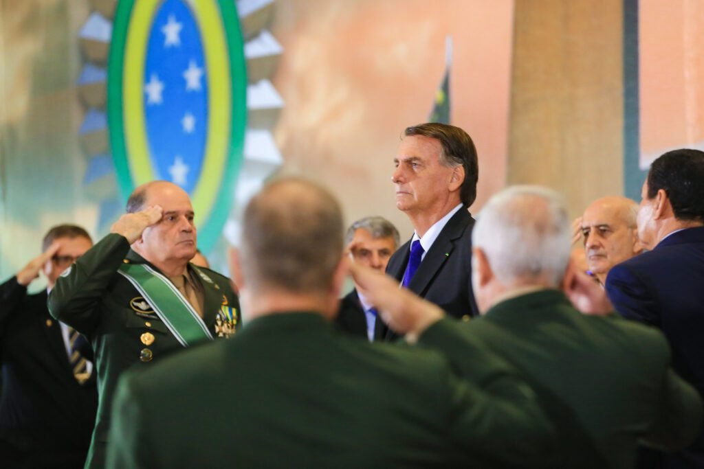 Bolsonaro participa de terceiro ato com militares em menos de 10 dias