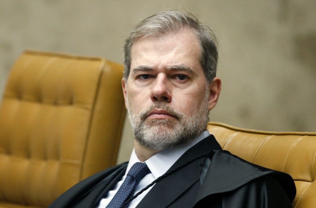 Dias Toffoli rejeita pedido para relacionar Bolsonaro a crime