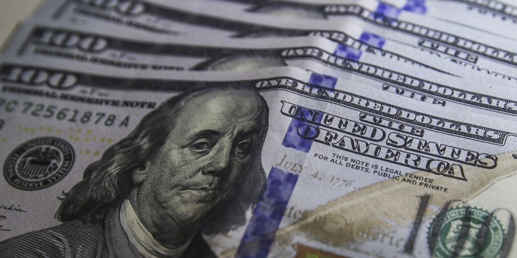 Dólar cai para R$ 5,20 após acordo que limita PEC da Transição