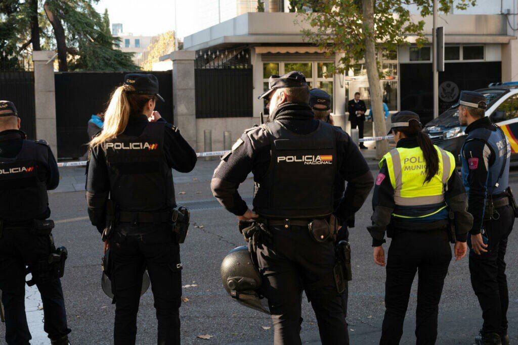 Embaixadas dos EUA e Ucrânia recebem cartas-bomba em Madri