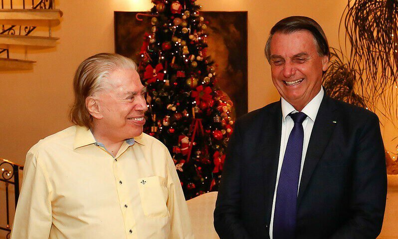 Jair Bolsonaro renova a primeira concessão de TV de Silvio Santos